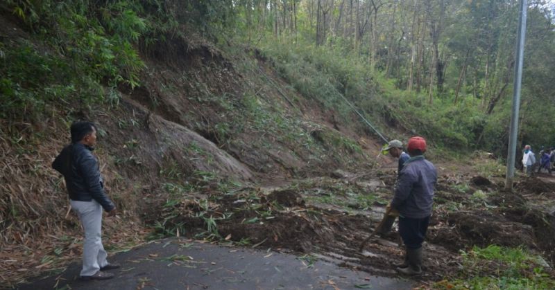 Jalan Nasional di Tolitoli Ditutup Akibat Longsor, Kendaraan Dialihkan